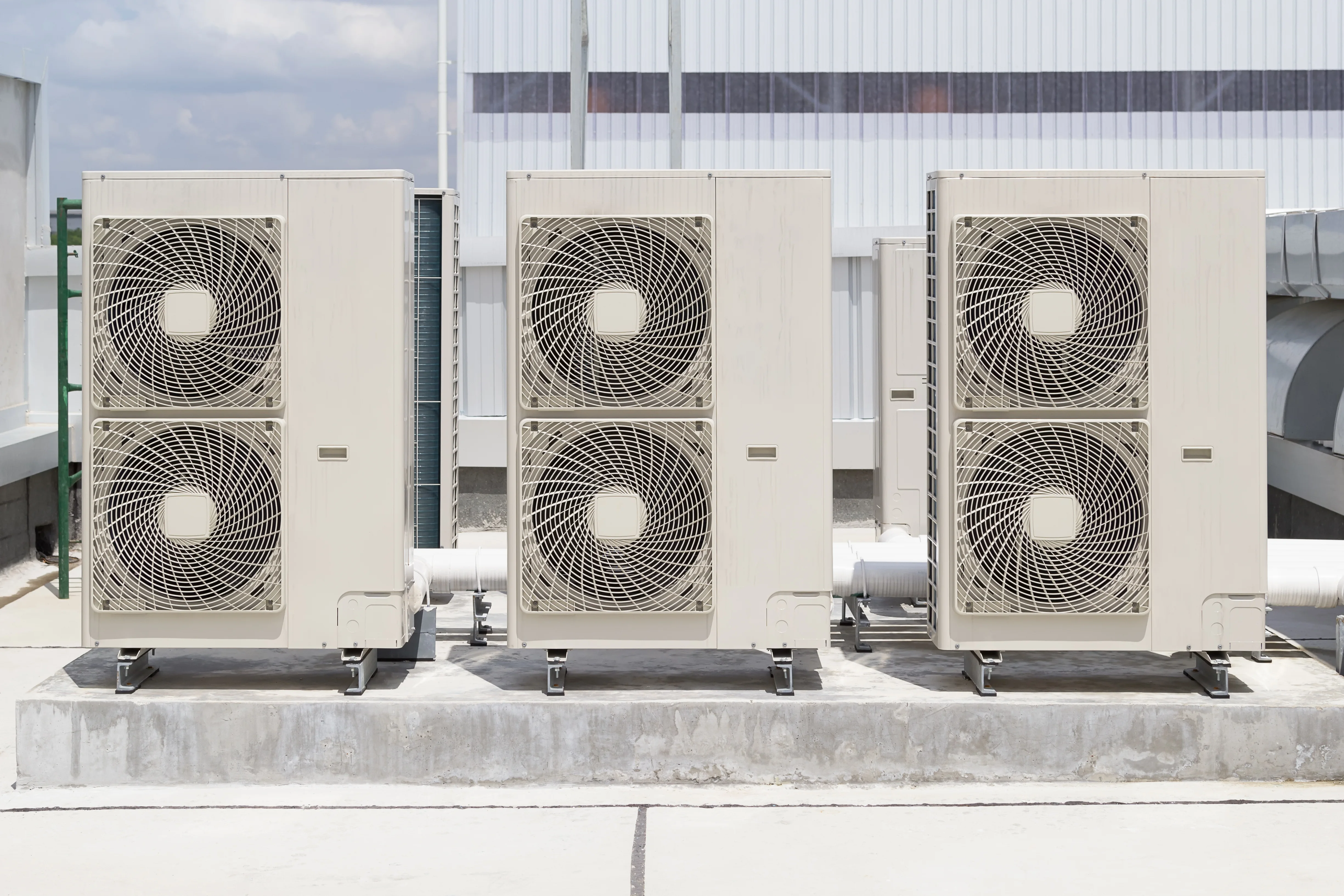 Rooftop HVAC units receiving professional commercial service in Nashville.